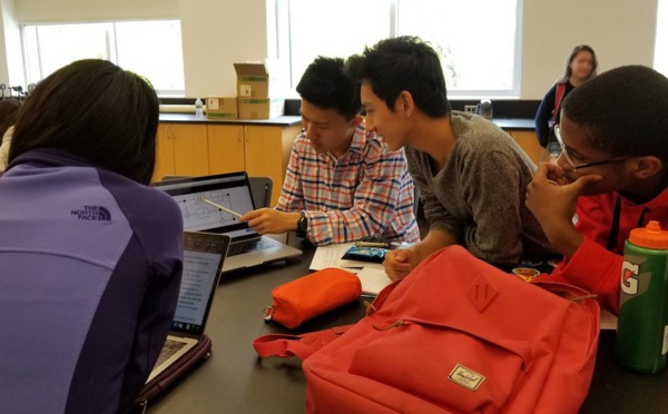 Fermilab scientists publish quantum computing course for high school students